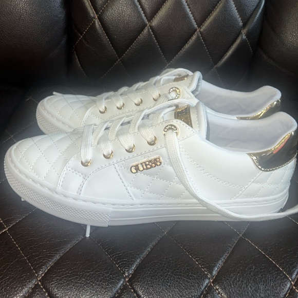 GUESS Women's Loven Sneaker - Picture 2 of 5